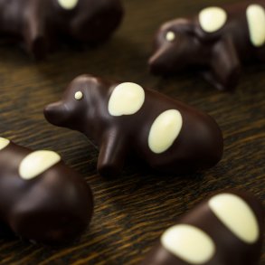 Marzipan piglet with dark chocolate