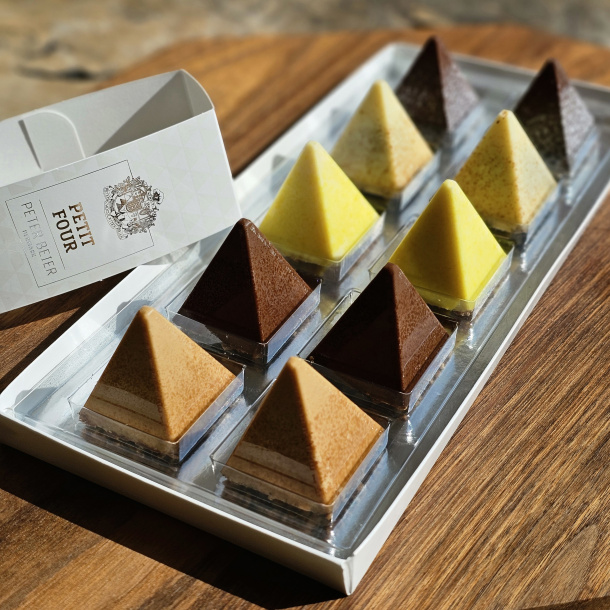 Petit Four pyramider i ske