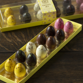 Box with 12 Quail Eggs