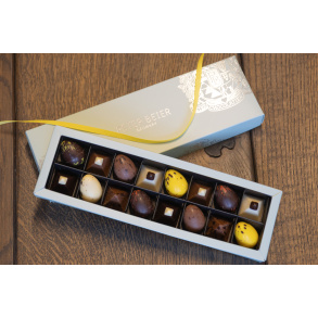 Signature Easter box w. 16 pieces 