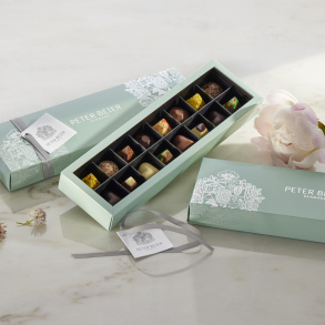 Signature box with 16 pieces