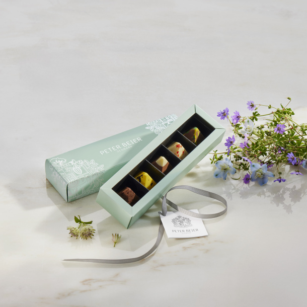 Signature box with 5 pieces