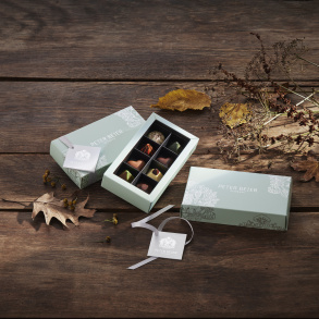 Signature box with 8 pieces