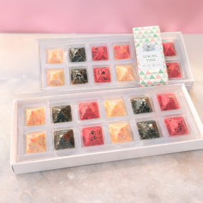 Spring time pyramids giftbox